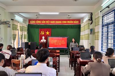 Để đẩy mạnh việc ứng dụng công nghệ thông tin, trí tuệ nhân tạo AI  vào trường học, sáng ngày 15/10/2025 trường Tiểu học số 1 Bình Châu tổ chức buổi sinh hoạt chuyên môn với nội dung: Chia sẻ kỹ năng ứng dụng công nghệ thông tin, trí tuệ nhân tạo AI vào công tác và giảng dạy. Với hình thức lấy những giáo viên đã biết chia sẻ cho tập thể hội đồng sư pham nhà trường, cùng học tập lẫn nhau. Buổi sinh hoạt với nội dung hết sức thiết thực, cần thiết, được sự đồng tình ủng hộ, hưởng ứng của tập thể sư phạm nhà trường. Kết thúc buổi sinh hoạt với niềm hân hoan phấn khởi, hiệu quả cao.