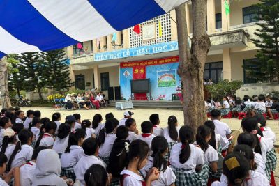 Thực hiện kế hoạch giáo dục năm học 2025-2026 của Trường Tiểu học số 1 Bình Châu, chiều 11 tháng 3 năm 2026 trường đã tổ chức sinh hoạt Câu lạc bộ Tiếng Anh. Buổi sinh hoạt diễn ra sôi nổi, hấp dẫn, đem lại hiệu quả cao.